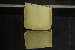 Tomme d’Helette fromage au lait cru de brebis fait au Pays Basque