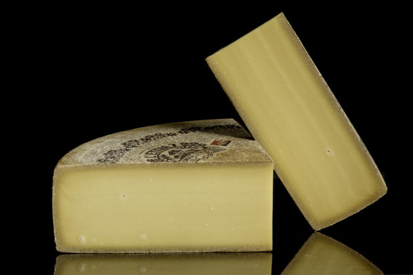 L'Etivaz Aop est un fromage de vache à pâte pressée