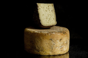 Tomme de Jaout - fromage de vache fermier lait cru Hautes Pyrénées